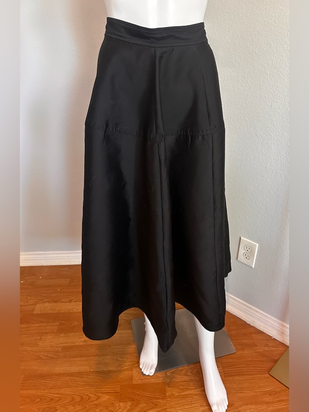H&M Premium Black A-Line Midi Skirt with side pockets
